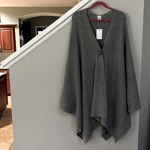DILLARDS ALL ONE SIZE PONCHO SWEATER.
